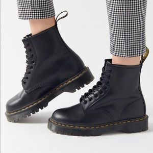 Doc Martens 1460 Bex 8-Eye Boot